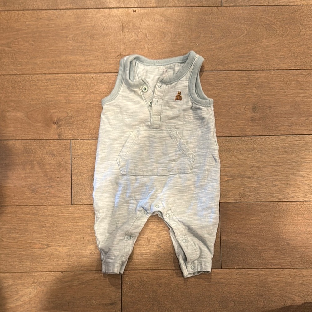 Gap Charming Light Blue Baby Romper‎ with Bear Accent 0-3 Months